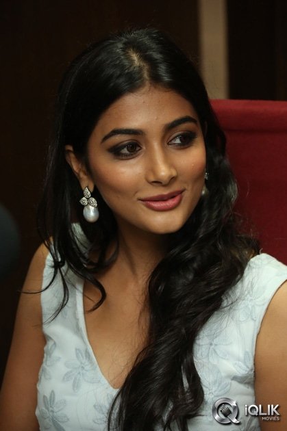 Oka-Laila-Kosam-Movie-Team-at-Red-FM